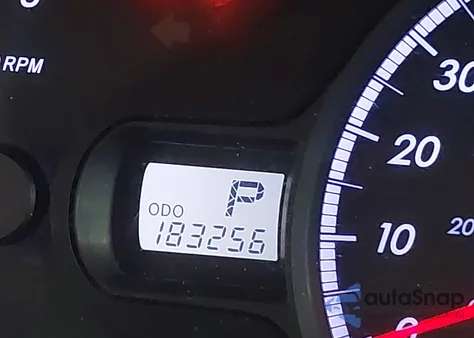 2013 Toyota Sienna Le V6 8 Passenger z USA, uszkodzony, nr VIN 5TDKK3DC7DS331363